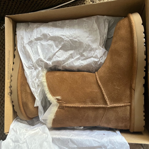 women’s uggs - Picture 3 of 4